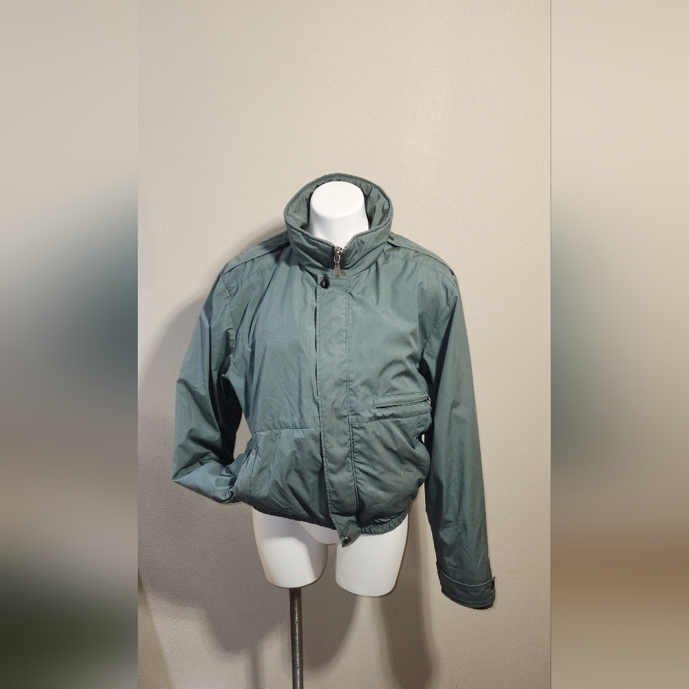 Vintage Brown Label 1960-1980s The North Face Jacket. Women's Size is Medium